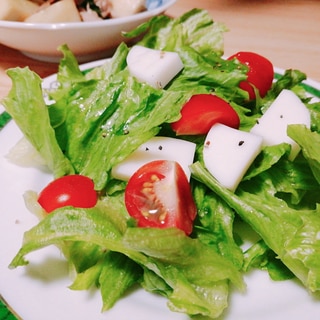 亜麻仁油で☆レタスとかまぼことミニトマトのサラダ